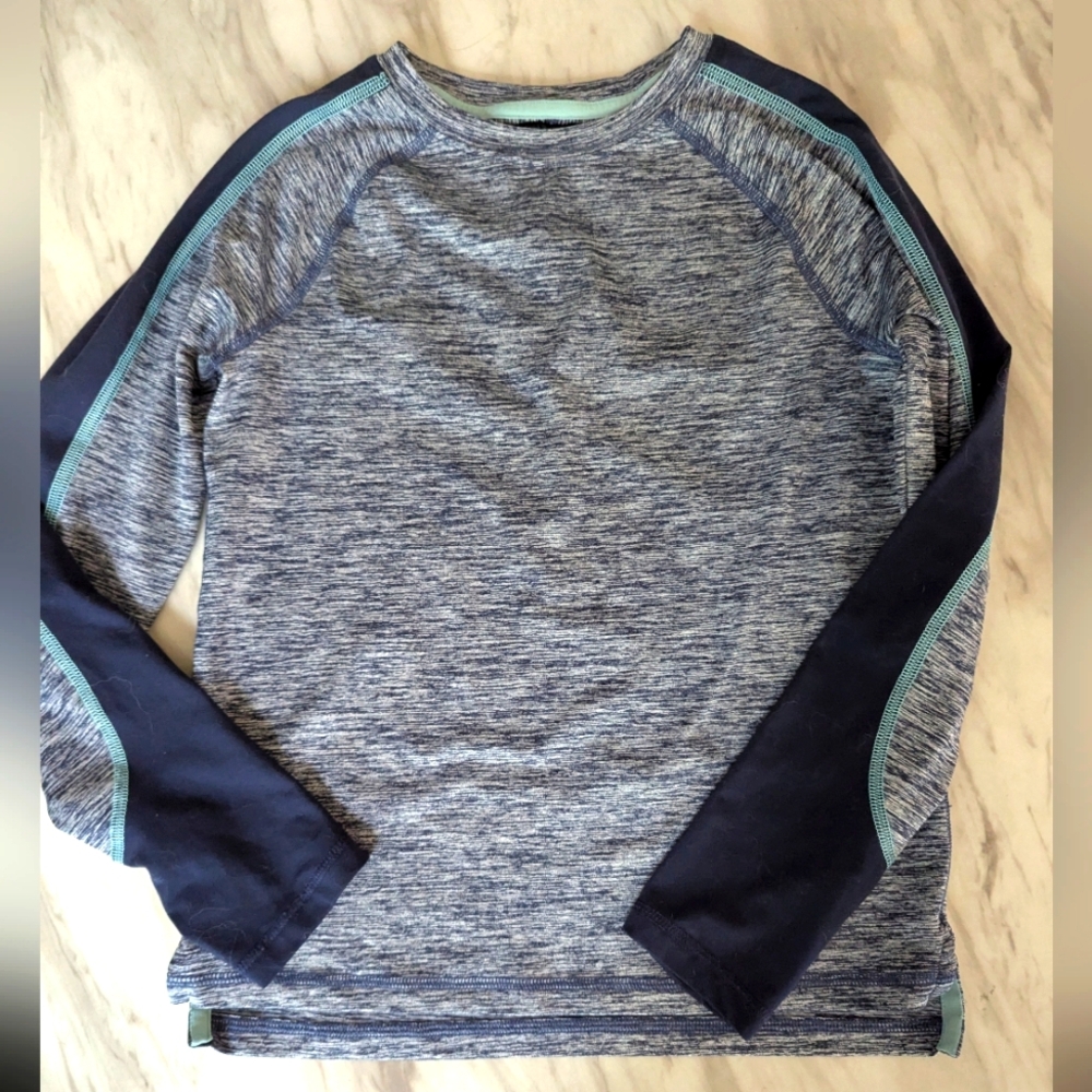 All in Motion Heathered Blue and Gray Top. Kids 8-10